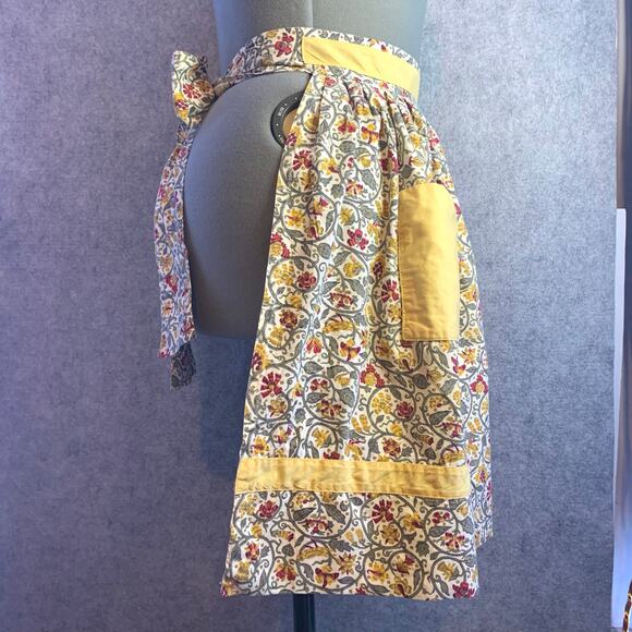 Retro Look Hostess Apron, Westminster Linen Brand, Cute Print Pockets, One Size - Picture 5 of 10